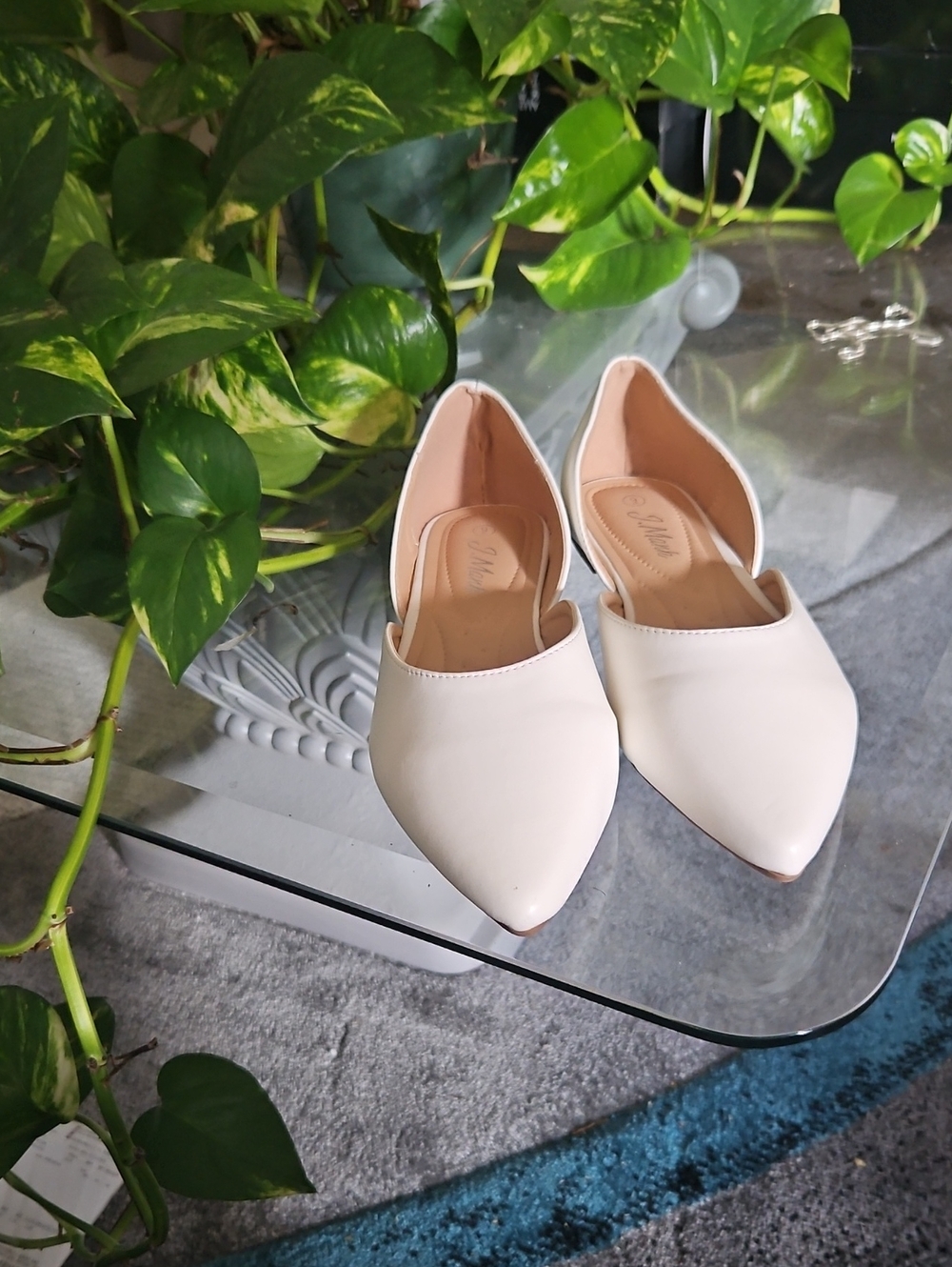 Pointed D’Orsay Flats in Cream by